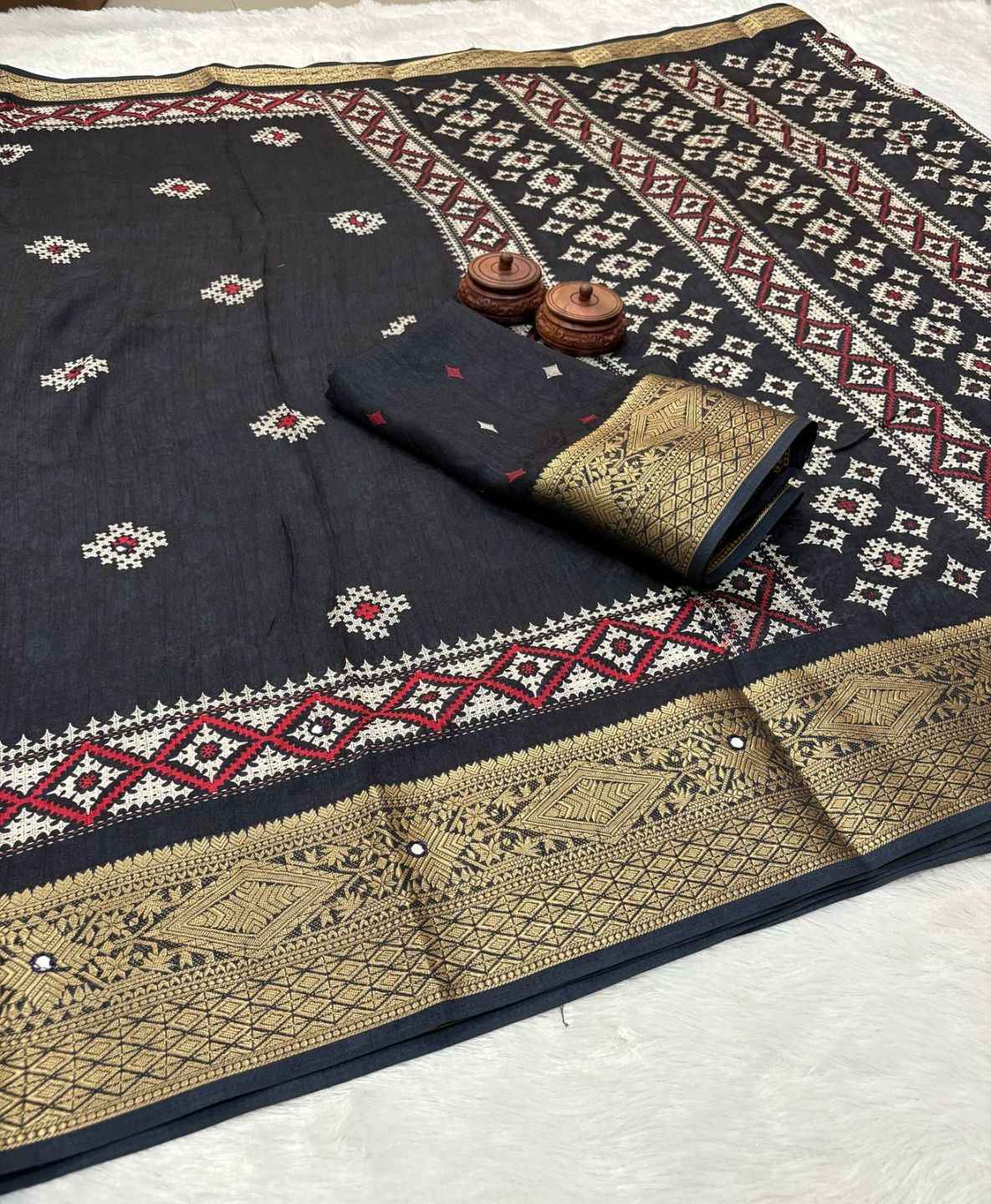 PURE AND SOFT DOLA SILK HEAVY JACQUARD WOVEN BORDER SAREE AT WHOLESALE PRICE
