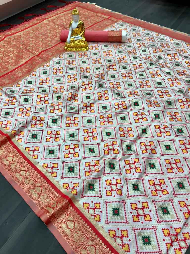 SOFT HANDLOOM PATOLA WITH MINAKARI WEAVING SAREE AT WHOLESALE PRICE