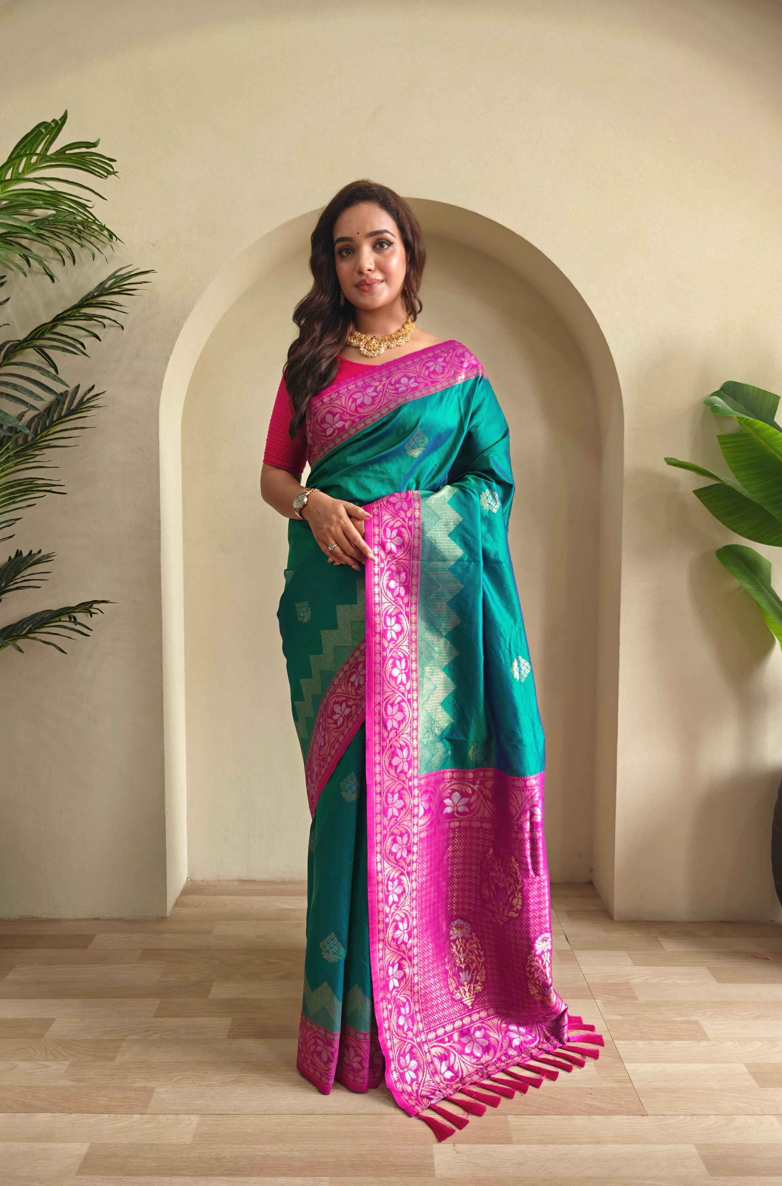 DUAL TONE SILK ZARI WEAVES CONTRAST PALLU SAREE AT WHOLESALE PRICE