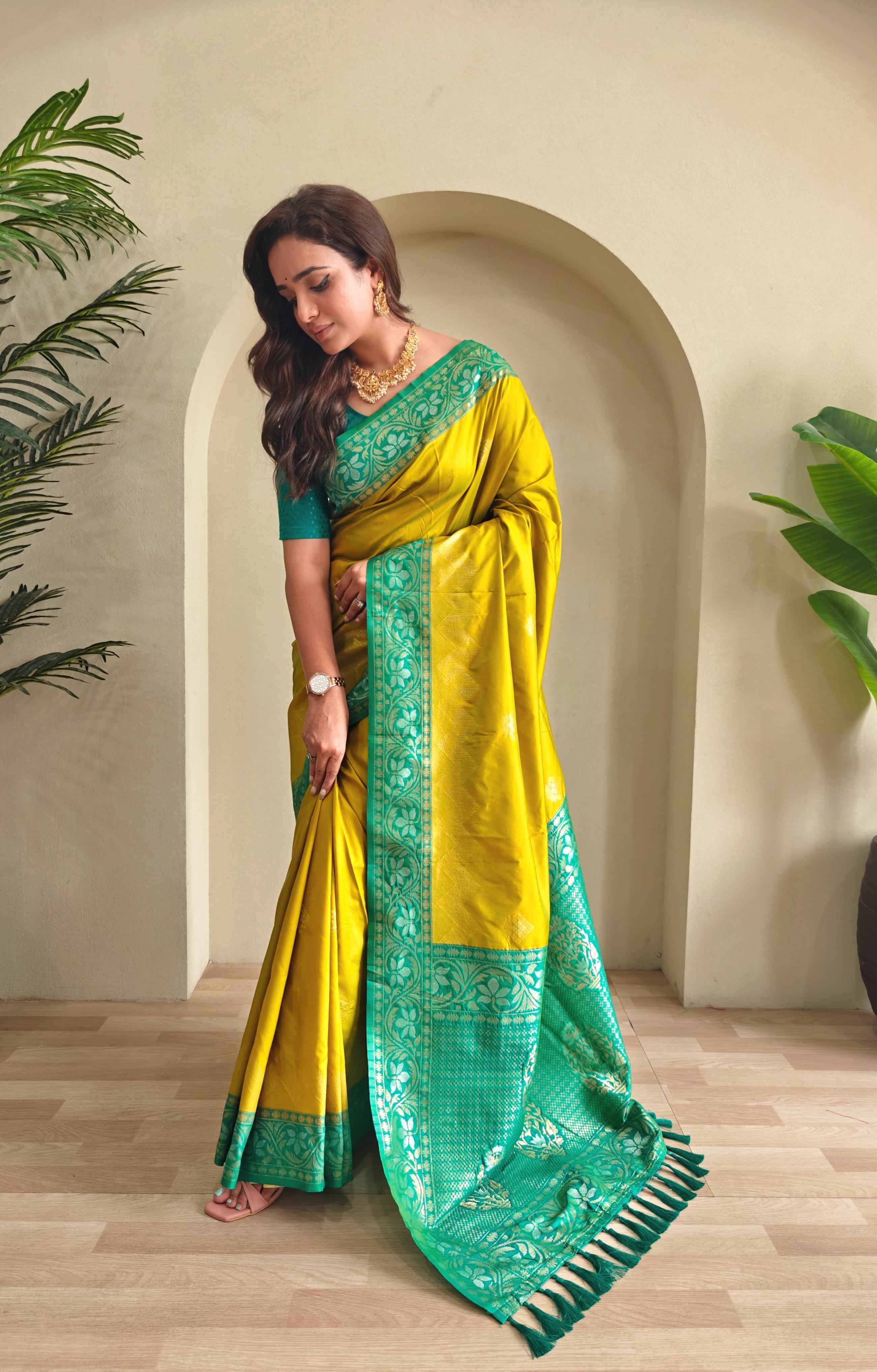 DUAL TONE SILK ZARI WEAVES CONTRAST PALLU SAREE AT WHOLESALE PRICE