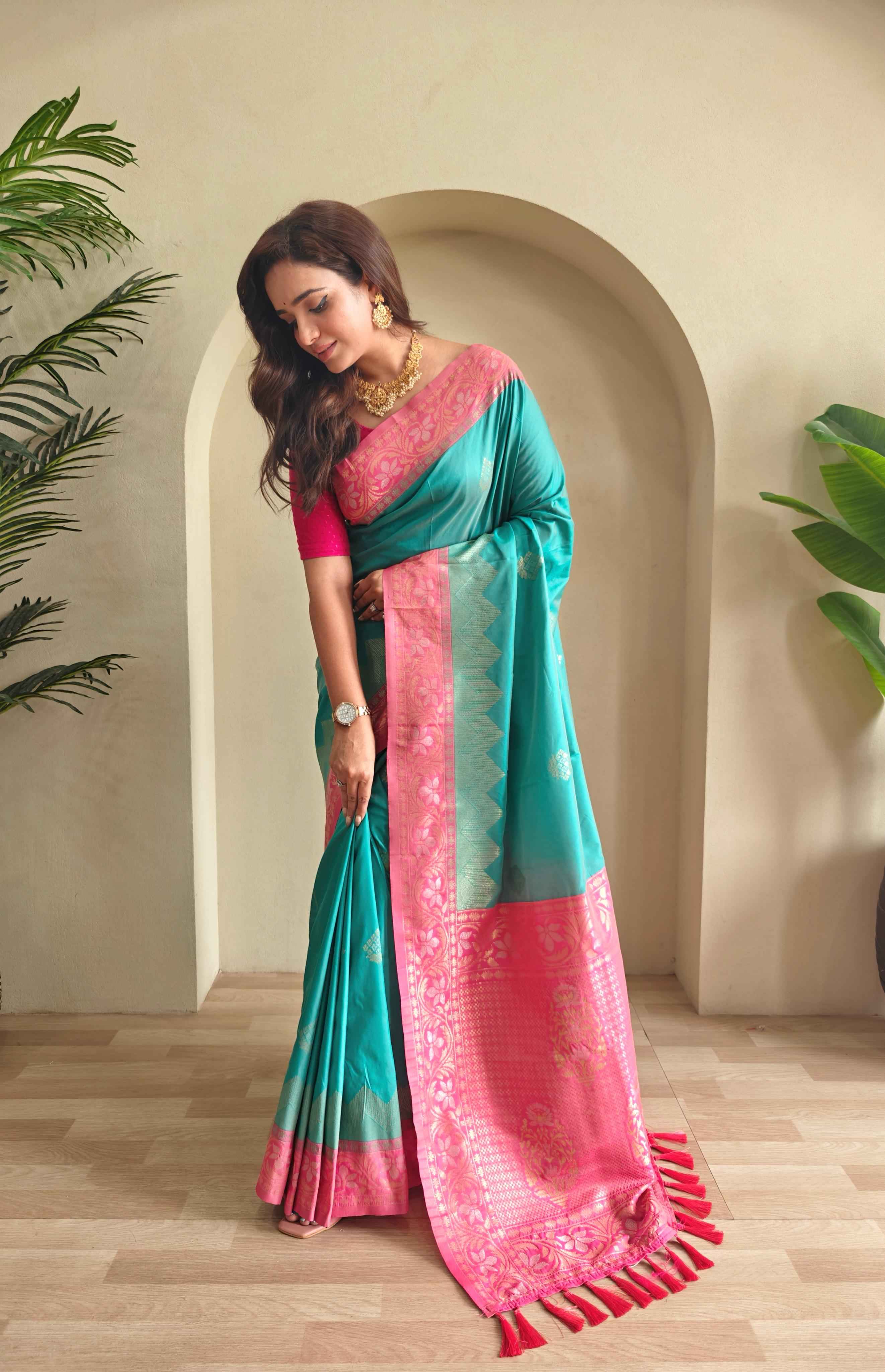 DUAL TONE SILK ZARI WEAVES CONTRAST PALLU SAREE AT WHOLESALE PRICE