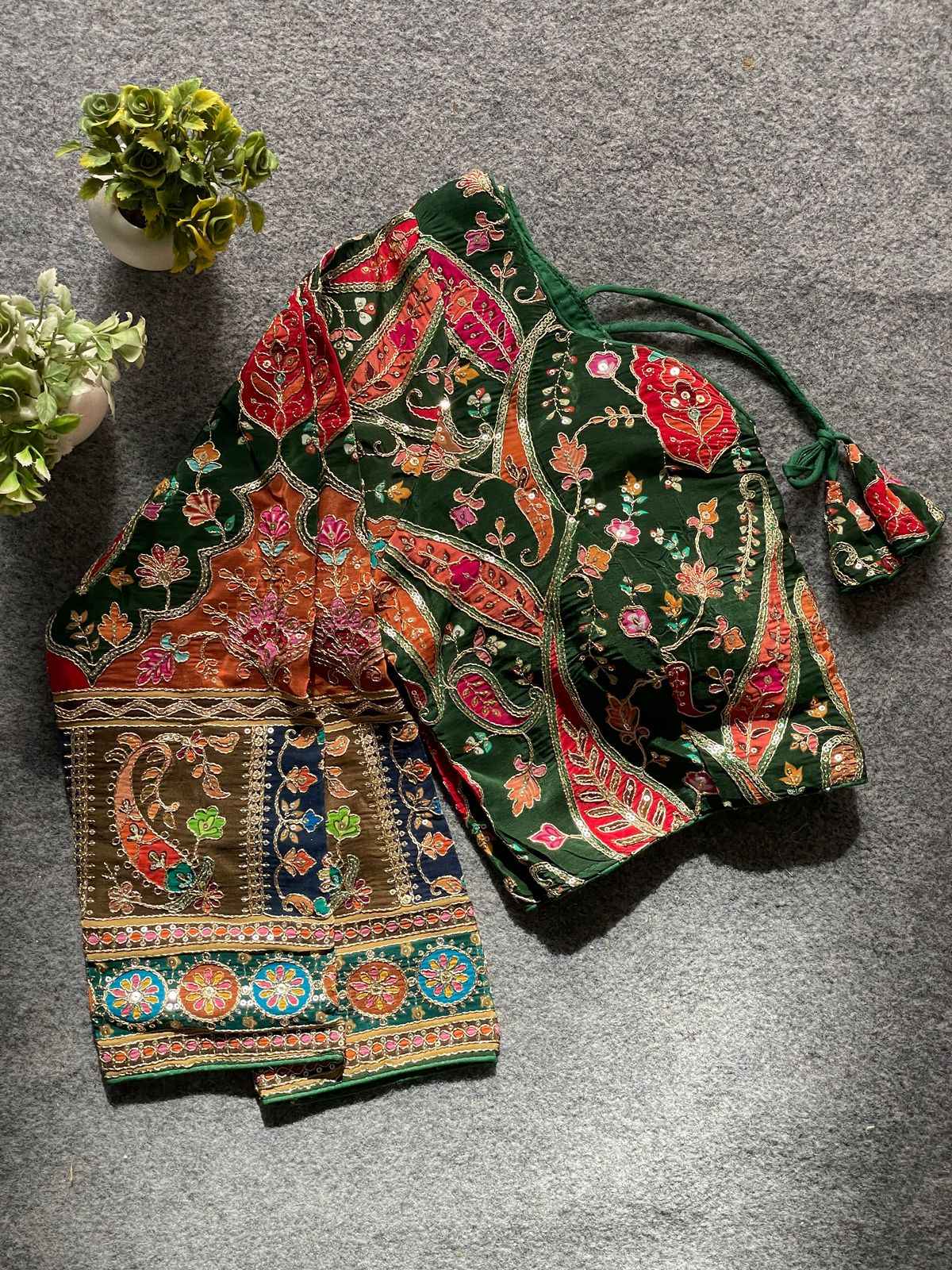PURE CREP HEAVY CHINON PRINTED READYMADE BLOUSE AT WHOLESALE PRICE