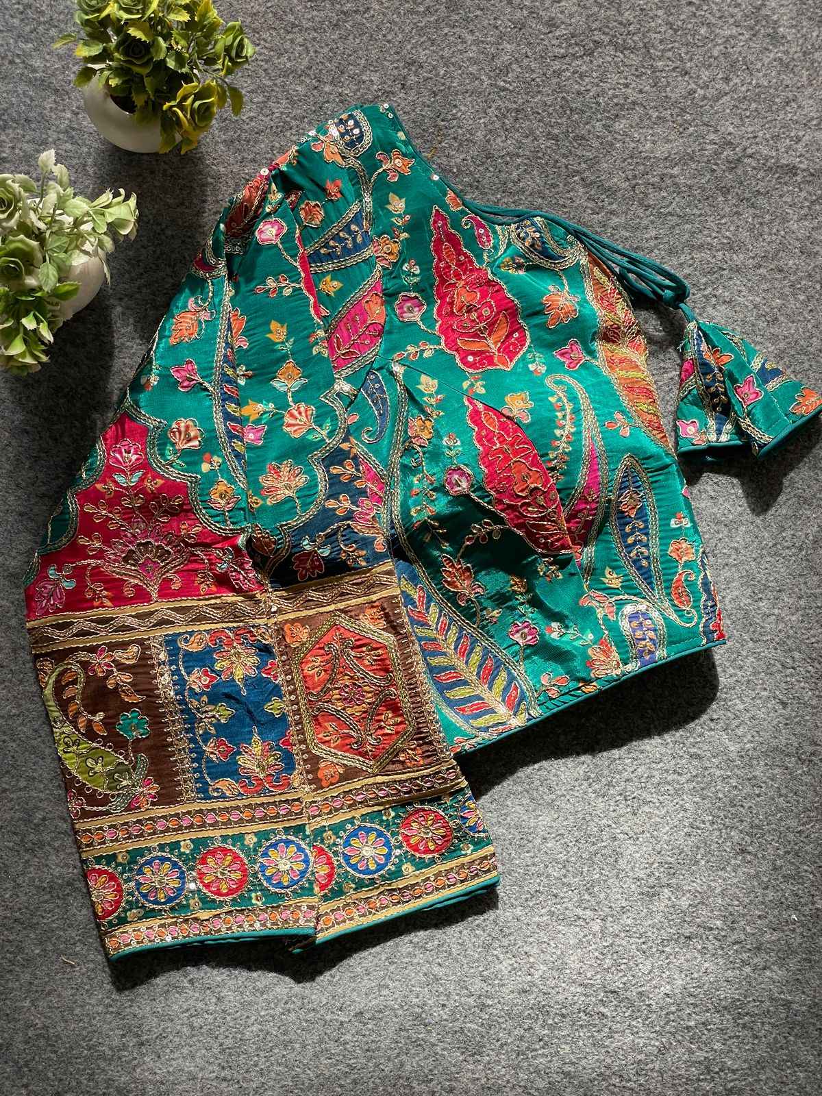 PURE CREP HEAVY CHINON PRINTED READYMADE BLOUSE AT WHOLESALE PRICE