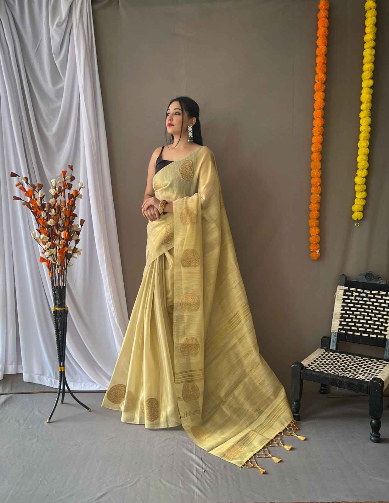 PURE TISSUE SILK WITH ZARI WEAVING BUTTI SAREE AT WHOLESALE PRICE