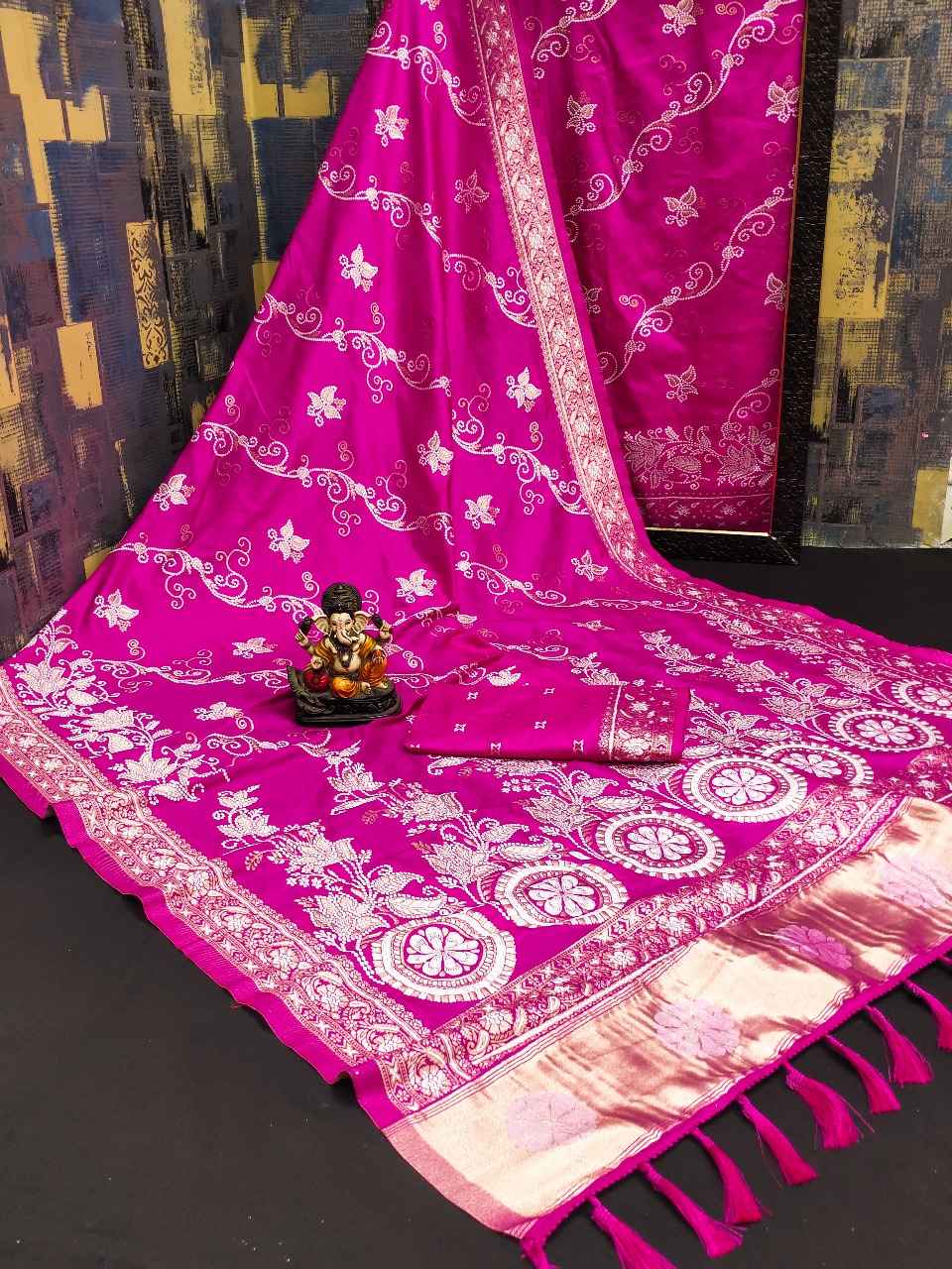 SOFT FLOWY DOLA SILK LEHERIYA WEAVING DESIGN SAREE AT WHOLESALE PRICE