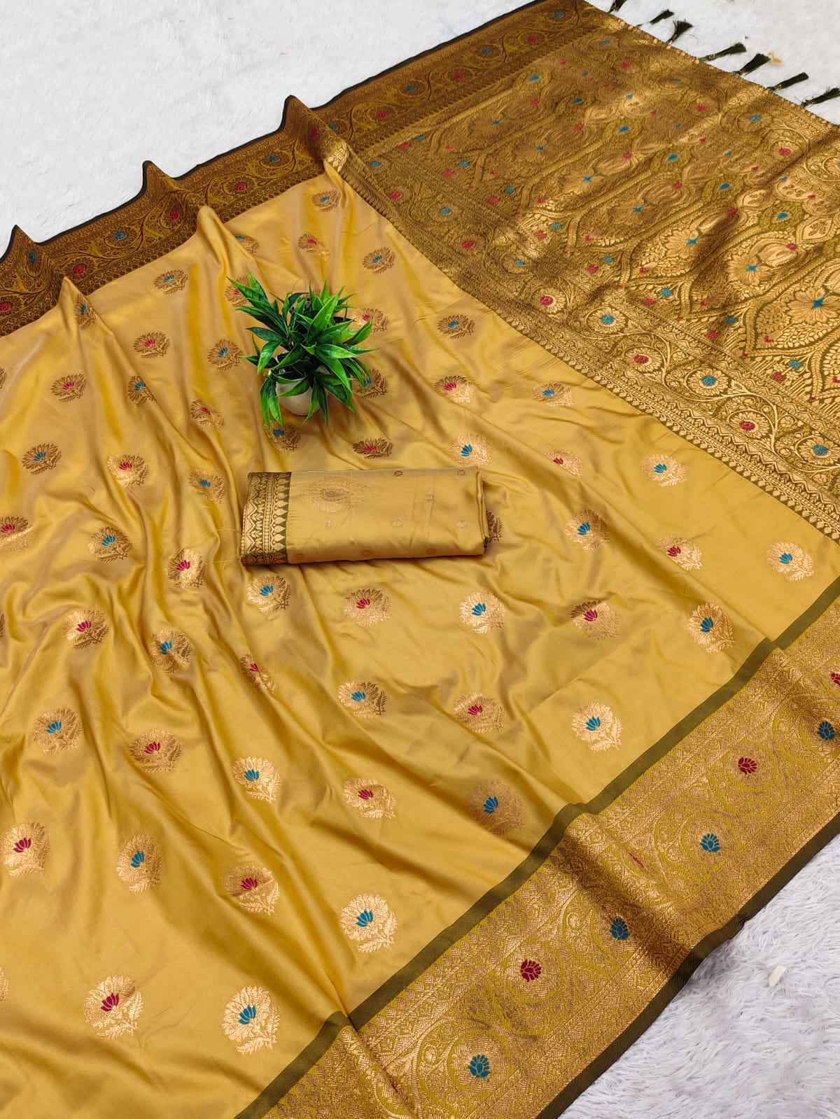 SOFT SILK WITH ZARI WEAVING RICH PALLU SAREE AT WHOLESALE PRICE