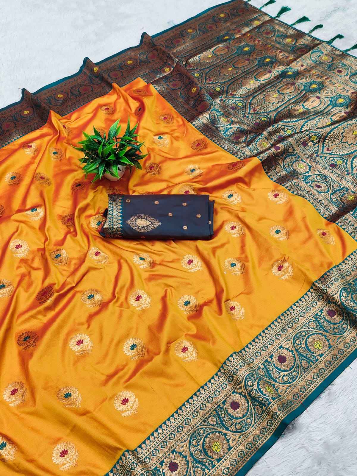 SOFT SILK WITH ZARI WEAVING RICH PALLU SAREE AT WHOLESALE PRICE