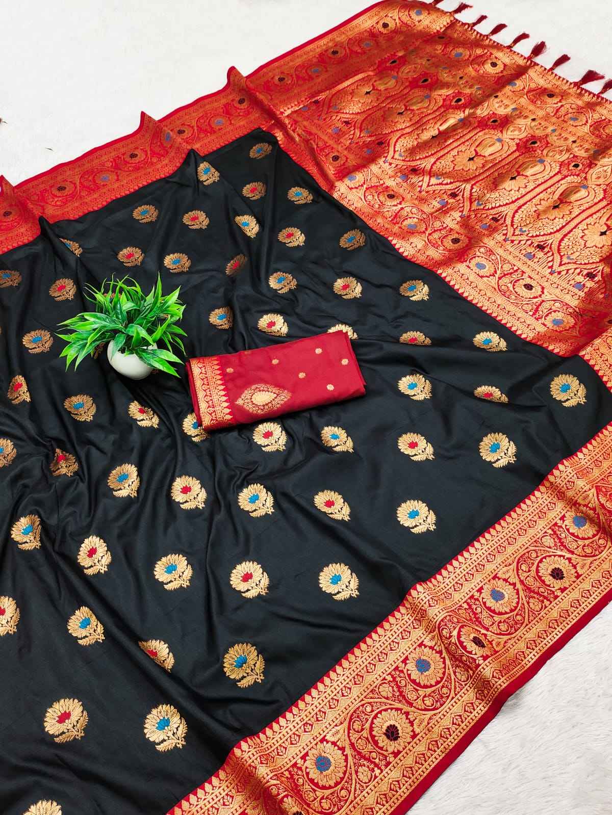 SOFT SILK WITH ZARI WEAVING RICH PALLU SAREE AT WHOLESALE PRICE