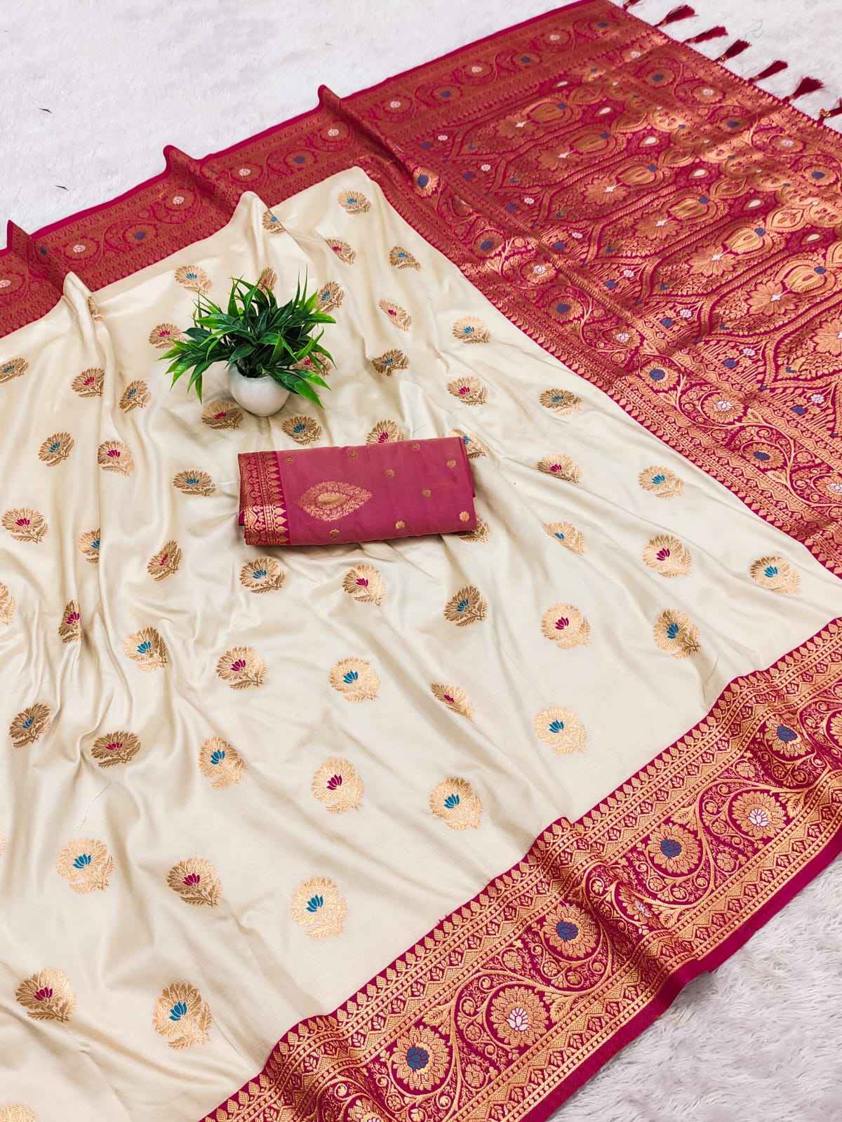 SOFT SILK WITH ZARI WEAVING RICH PALLU SAREE AT WHOLESALE PRICE