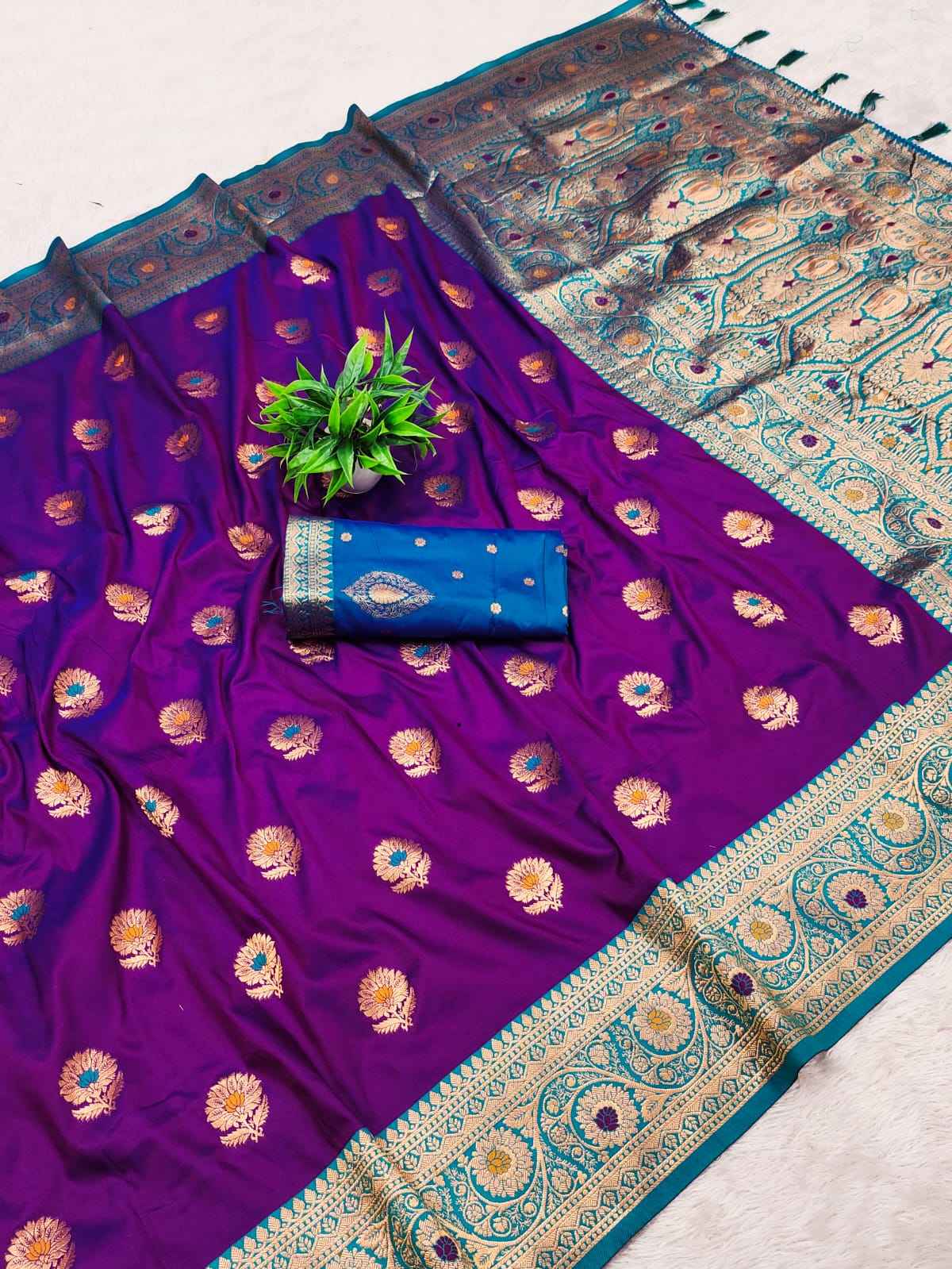SOFT SILK WITH ZARI WEAVING RICH PALLU SAREE AT WHOLESALE PRICE
