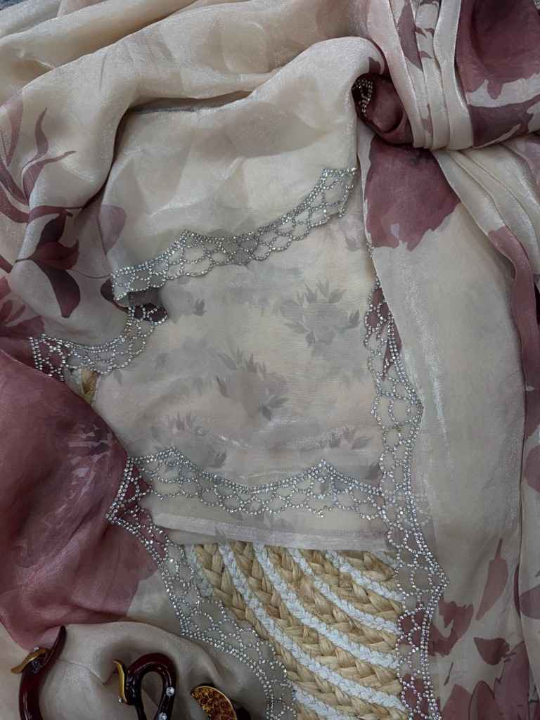 SOFT SPACE SILK WITH BEAUTIFUL FLORAL PRINT SAREE AT WHOLESALE PRICE