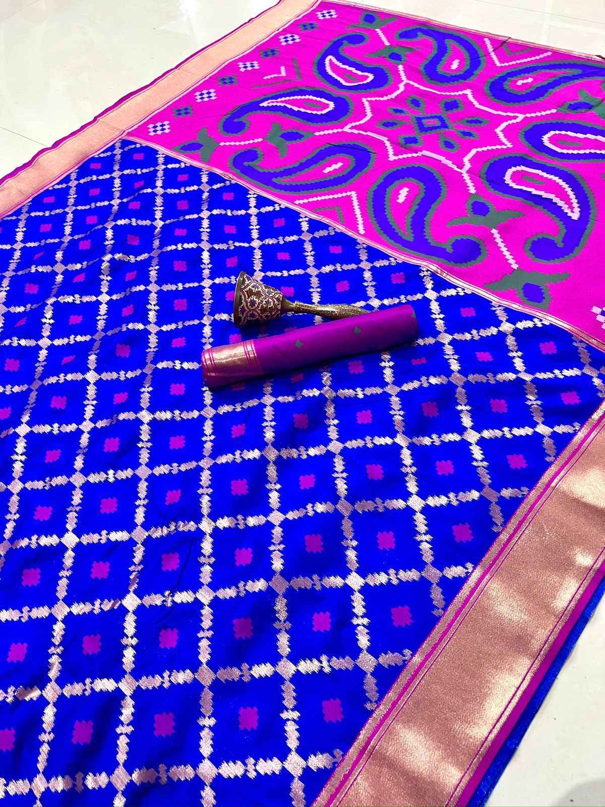PURE HEAVY SOFT BANARASI CONTRAST WEAVING BODER SILK SAREE AT WHOLESALE PRICE