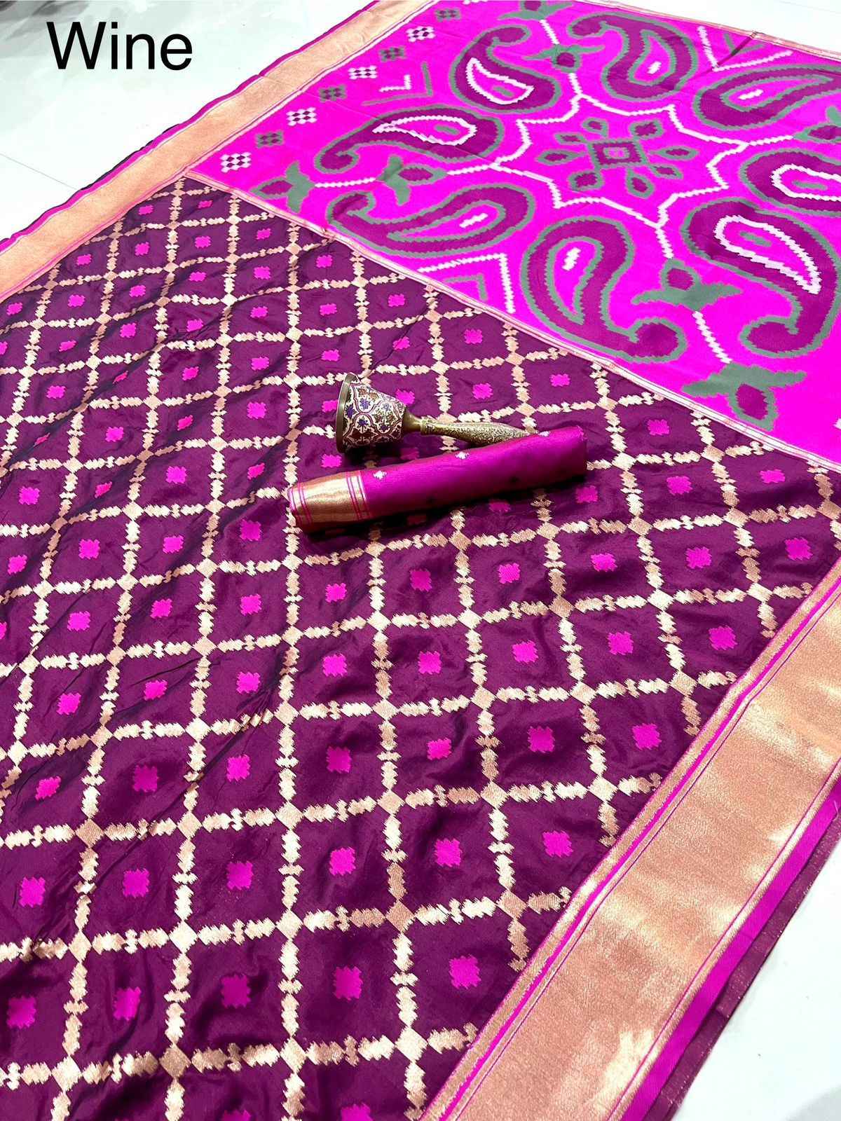 PURE HEAVY SOFT BANARASI CONTRAST WEAVING BODER SILK SAREE AT WHOLESALE PRICE