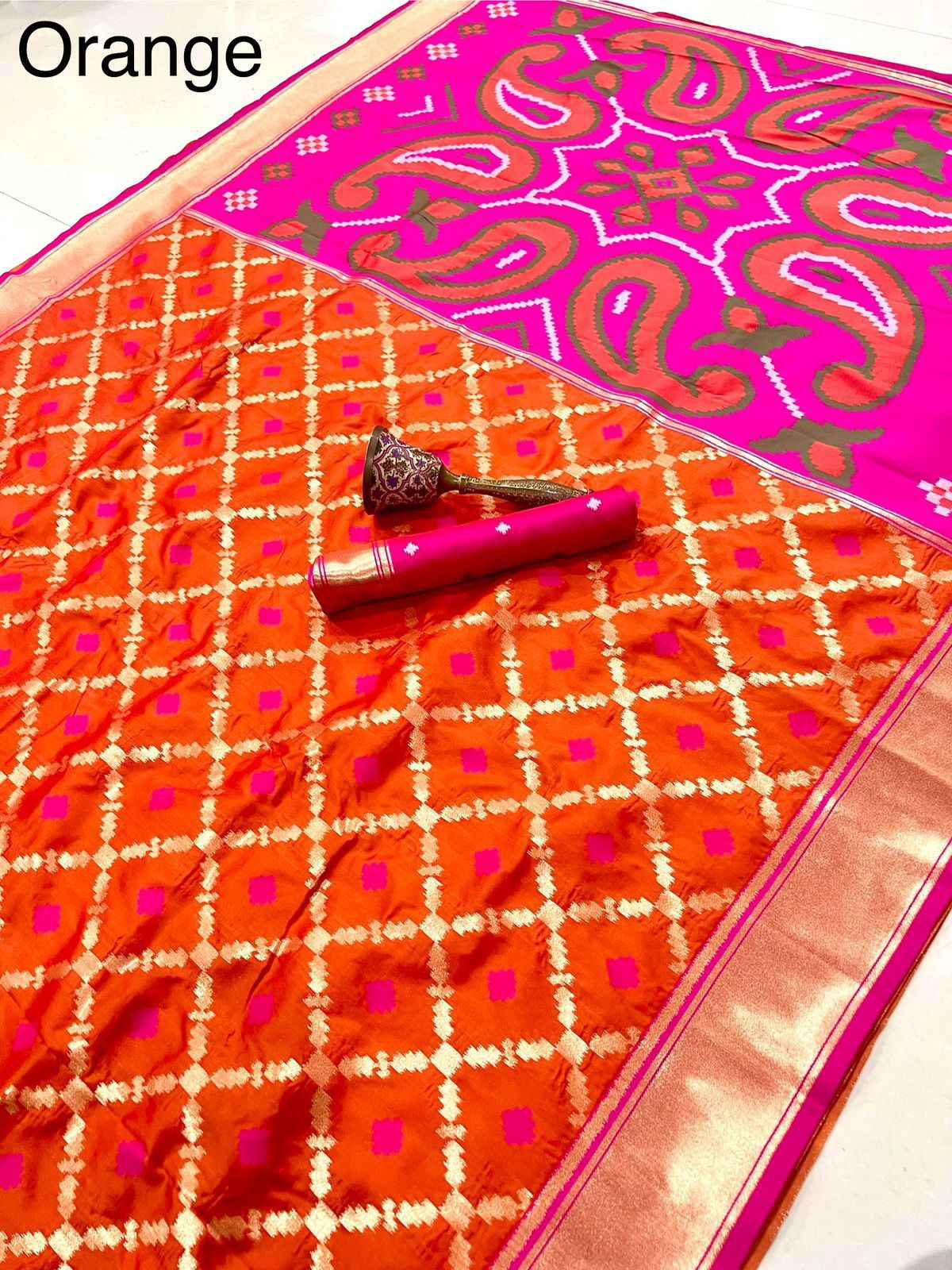 PURE HEAVY SOFT BANARASI CONTRAST WEAVING BODER SILK SAREE AT WHOLESALE PRICE