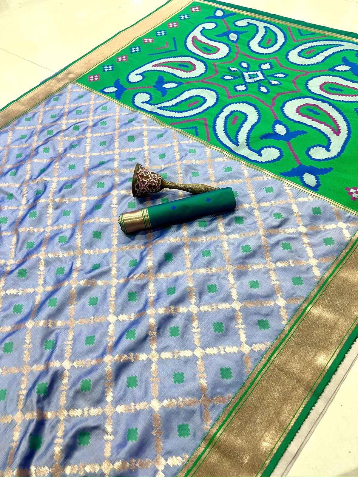 PURE HEAVY SOFT BANARASI CONTRAST WEAVING BODER SILK SAREE AT WHOLESALE PRICE