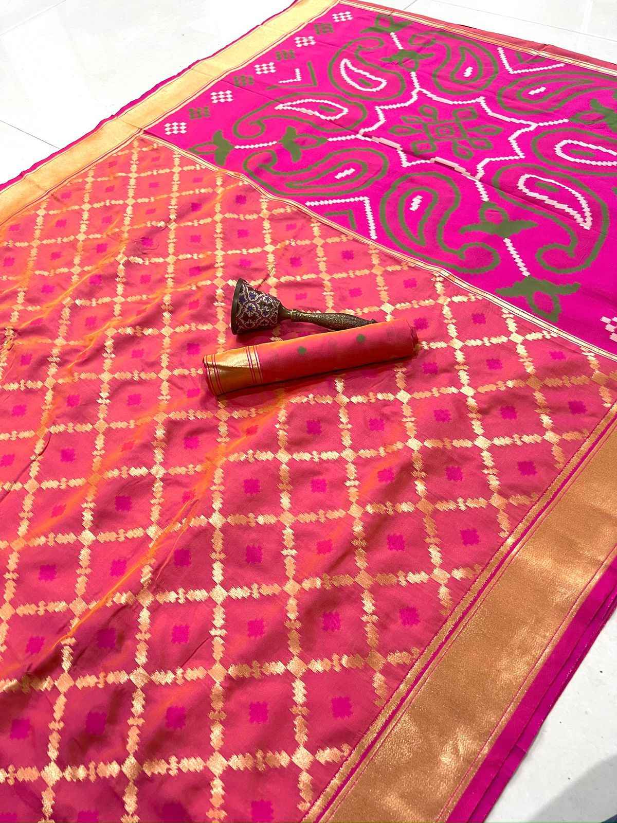 PURE HEAVY SOFT BANARASI CONTRAST WEAVING BODER SILK SAREE AT WHOLESALE PRICE