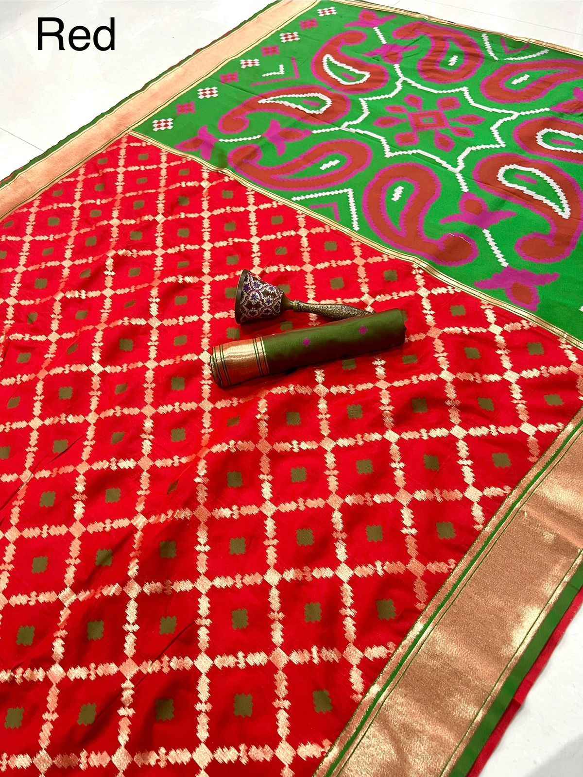 PURE HEAVY SOFT BANARASI CONTRAST WEAVING BODER SILK SAREE AT WHOLESALE PRICE