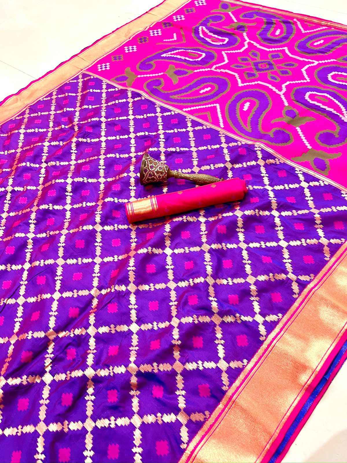 PURE HEAVY SOFT BANARASI CONTRAST WEAVING BODER SILK SAREE AT WHOLESALE PRICE