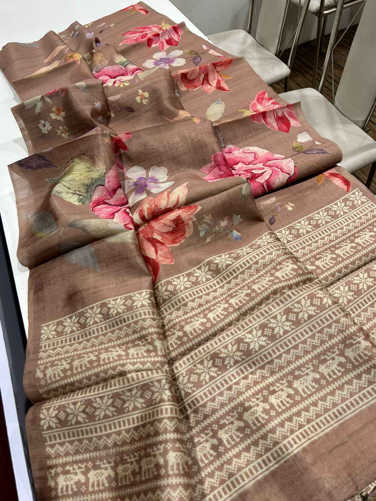 SEMI SOFT TUSSAR DIGITAL PRINT FLORAL DESIGN SAREE AT WHOLESALE PRICE