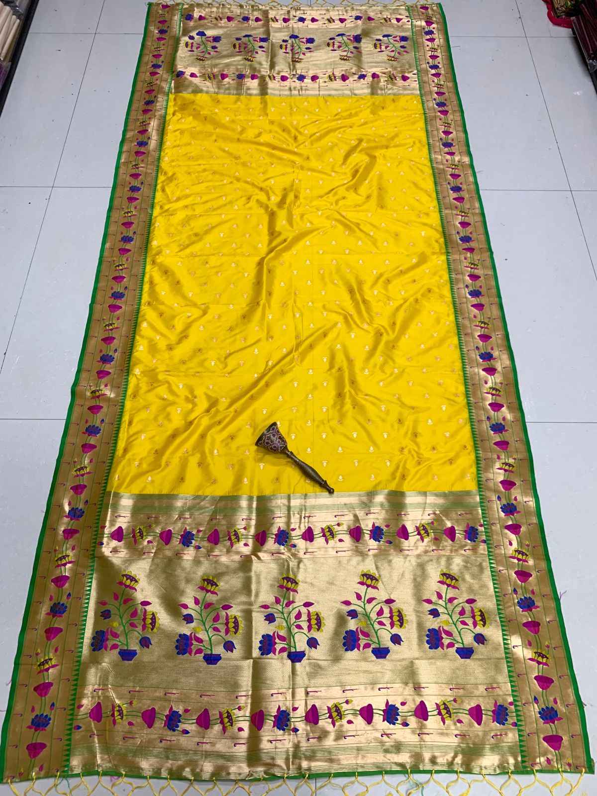 SOFT SILK JARI WEAVING FLOWER BORDER DUPTTA AT WHOLESALE PRICE