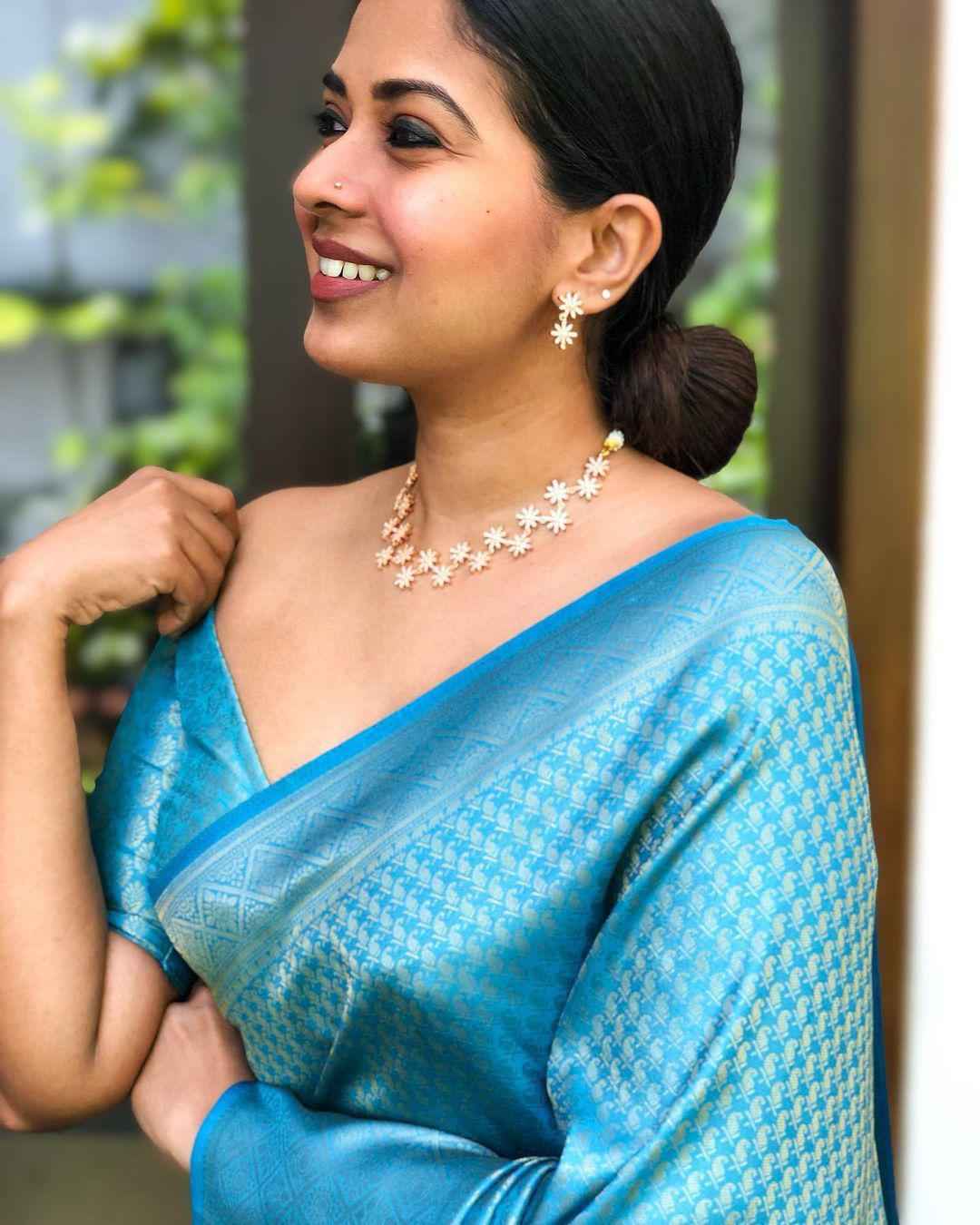SOFT SILK RICH PALLU AND JACQUARD WORK SAREE CODE 4049 AT WHOLESALE PRICE