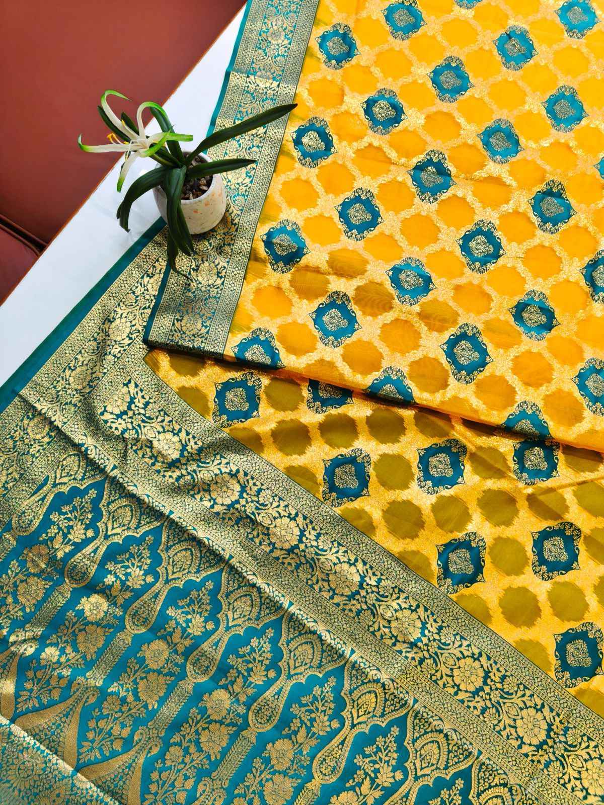 PREMIUM SOFT TISSUE SILK RICH ZARI WEAVING SAREE AT WHOLESALE PRICE 