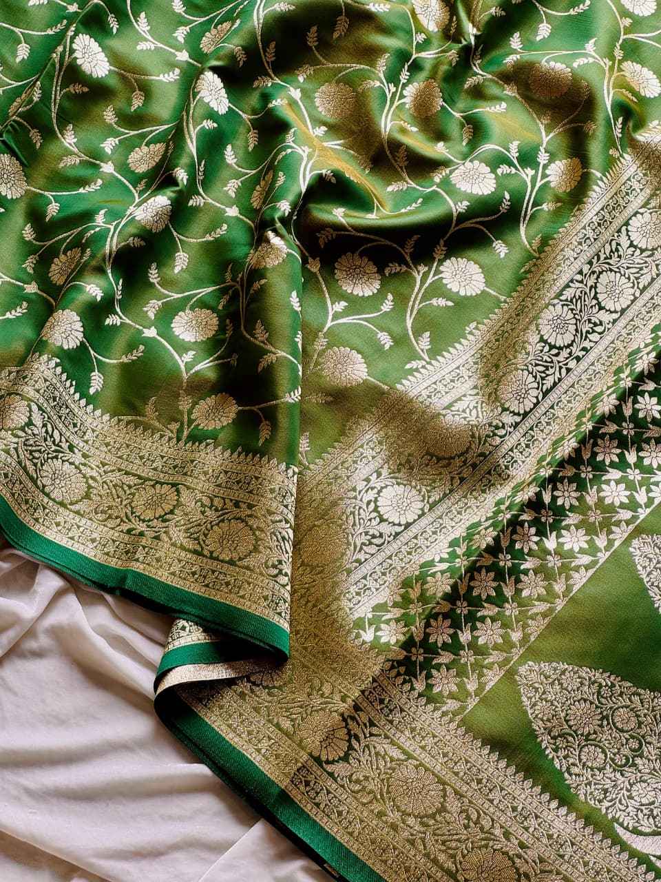 ROYAL BANARASI GLASS SATIN TISSUE SILK ZARI WOVEN SAREE AT WHOLESALE PRICE