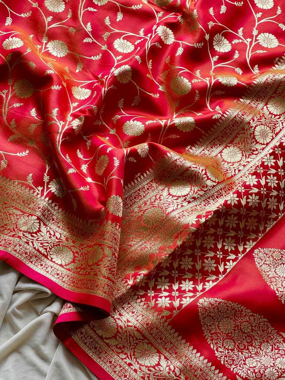 ROYAL BANARASI GLASS SATIN TISSUE SILK ZARI WOVEN SAREE AT WHOLESALE PRICE
