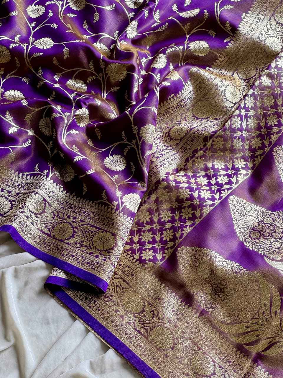 ROYAL BANARASI GLASS SATIN TISSUE SILK ZARI WOVEN SAREE AT WHOLESALE PRICE