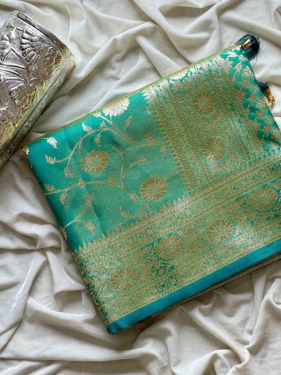 ROYAL BANARASI GLASS SATIN TISSUE SILK ZARI WOVEN SAREE AT WHOLESALE PRICE