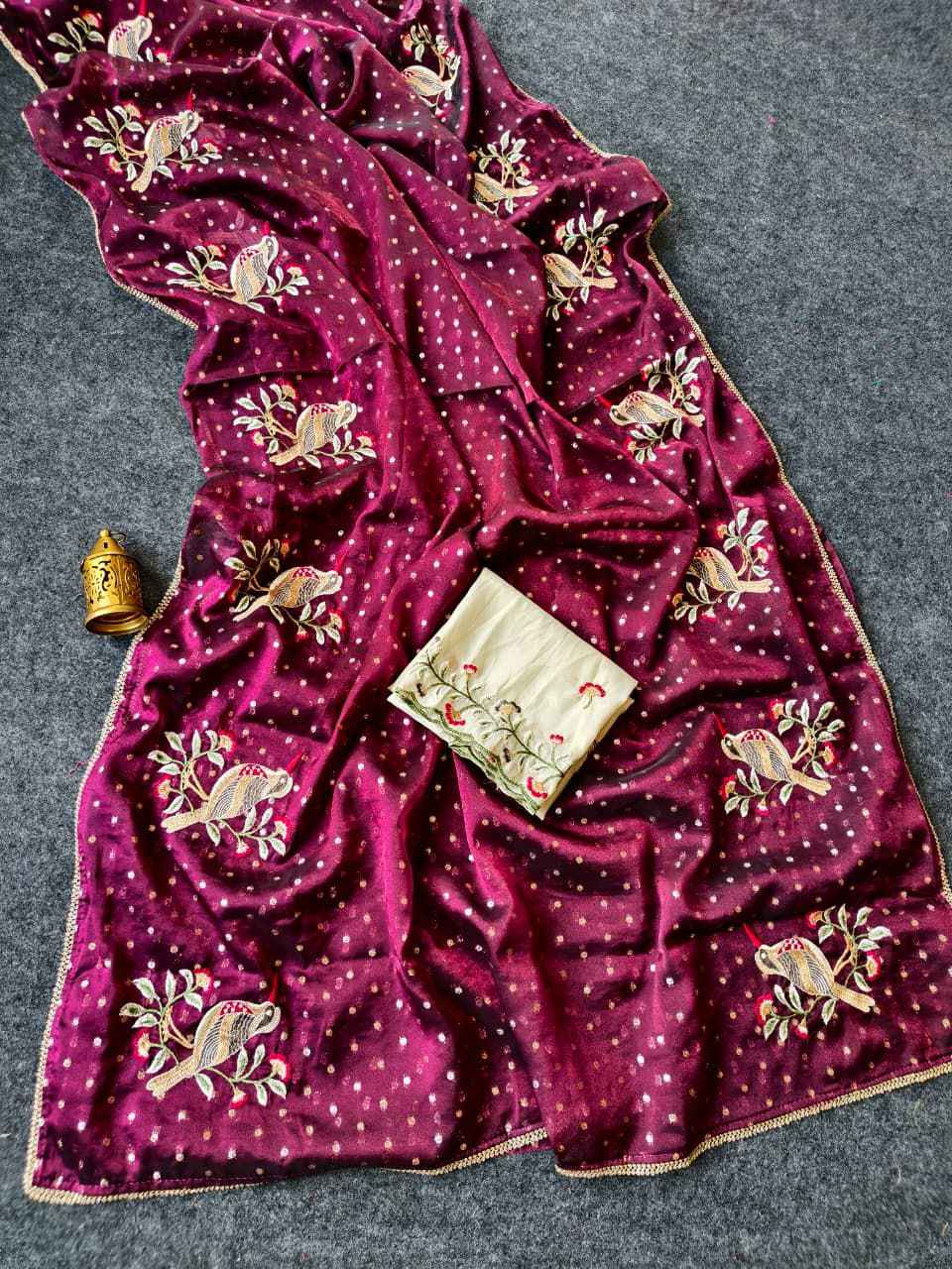 PURE CHIFFON DESIGNER BIRDS EMBROIDERY WORK SAREE AT WHOLESALE PRICE