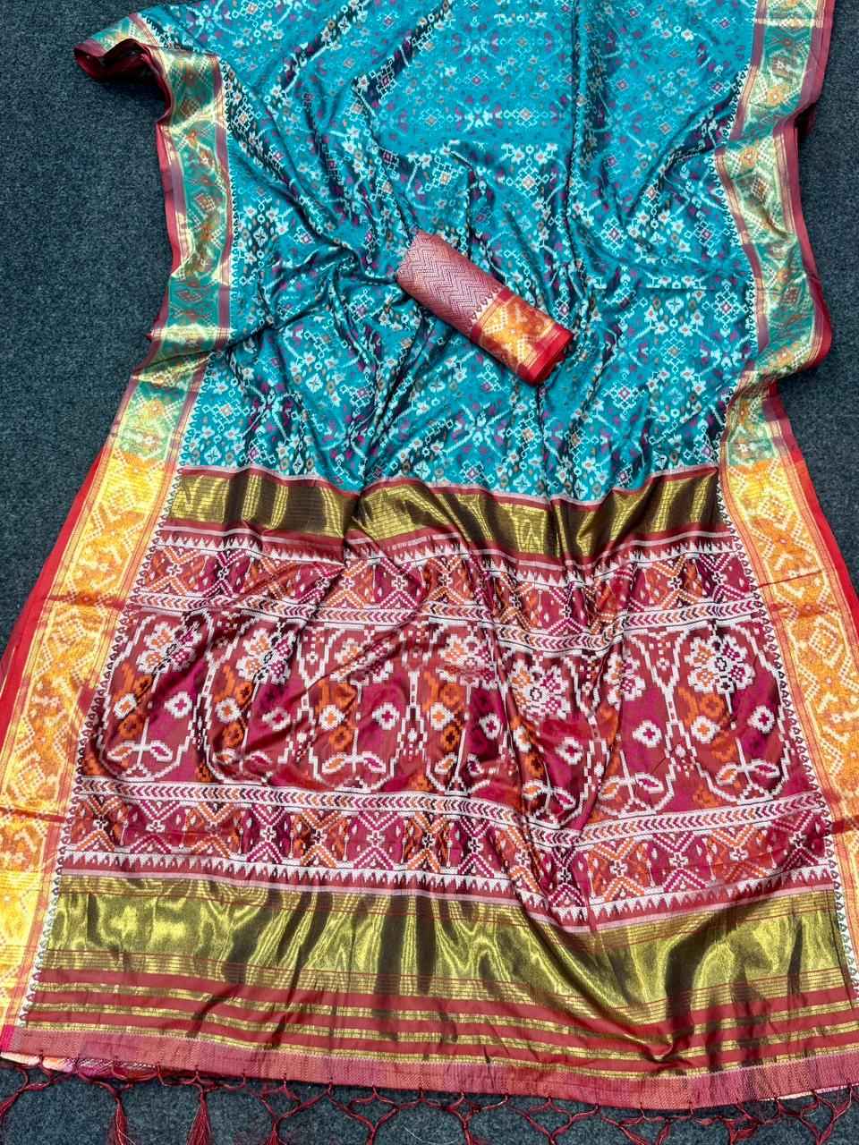 PATOLA TRADITIONAL MOTIFS RICH ZARI WOVEN SAREE AT WHOLESALE PRICE