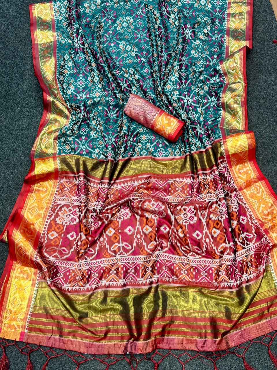 PATOLA TRADITIONAL MOTIFS RICH ZARI WOVEN SAREE AT WHOLESALE PRICE