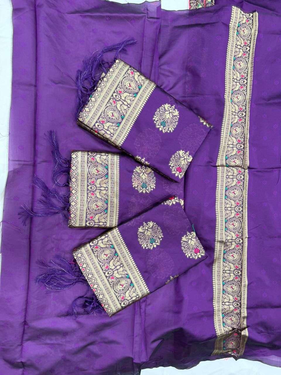 SOFT SILK RICH PALLU AND JACQUARD WORK SAREE CODE 6074 AT WHOLESALE PRICE