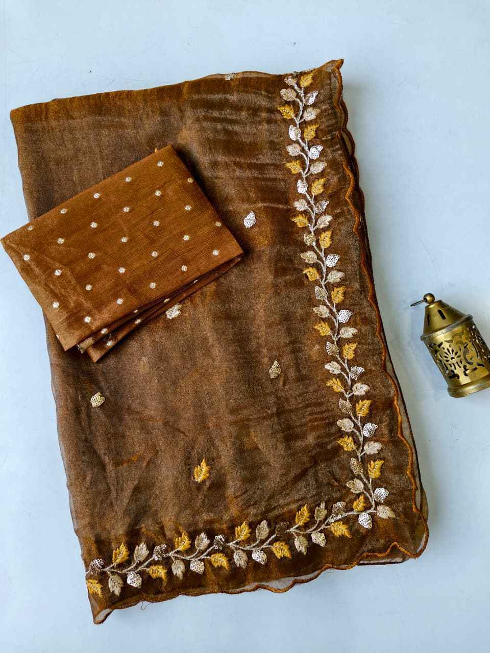 PURE CRUSH CHIFFON LEAF PATTERN THREAD EMBROIDERED SAREE