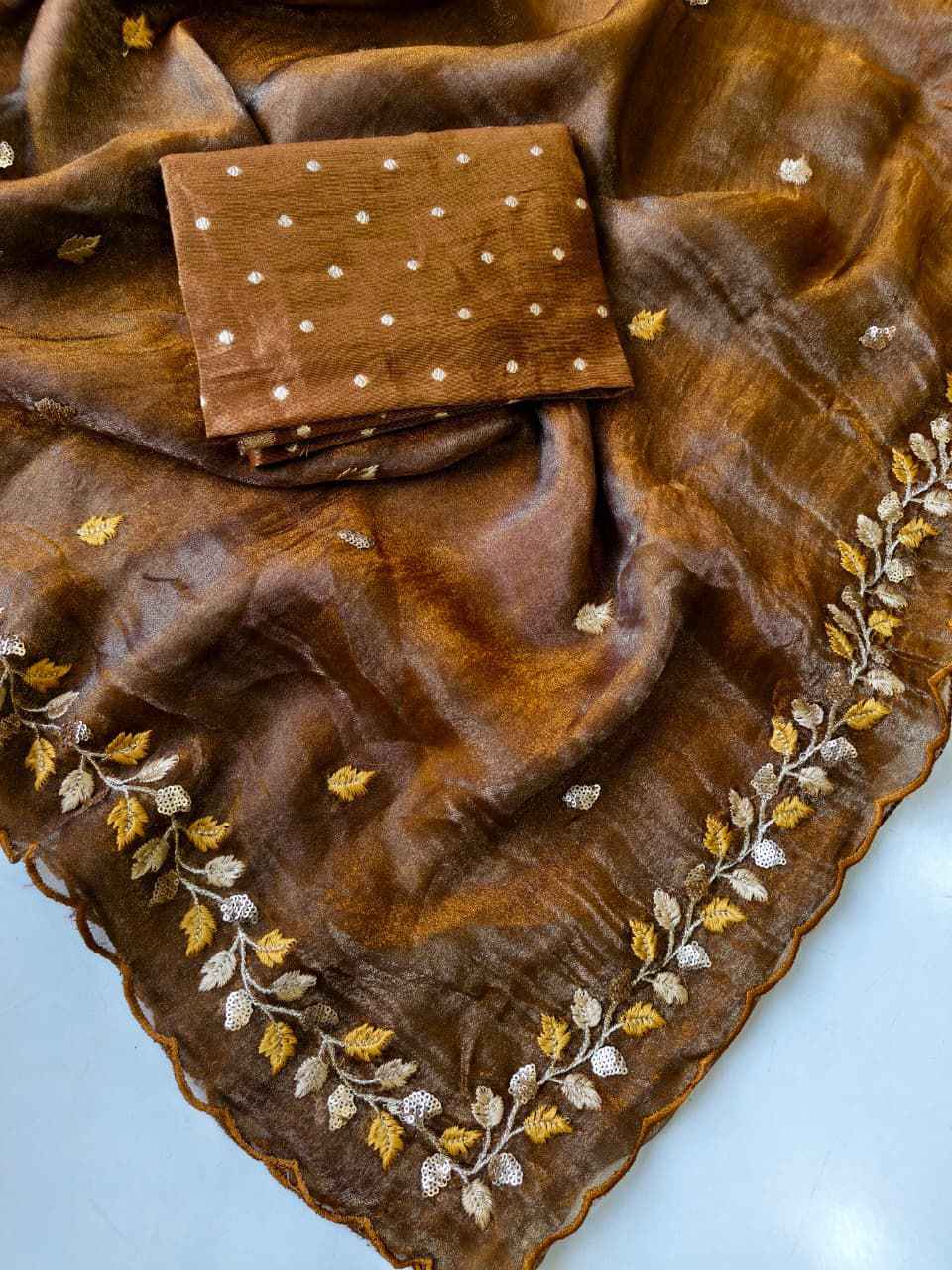 PURE CRUSH CHIFFON LEAF PATTERN THREAD EMBROIDERED SAREE
