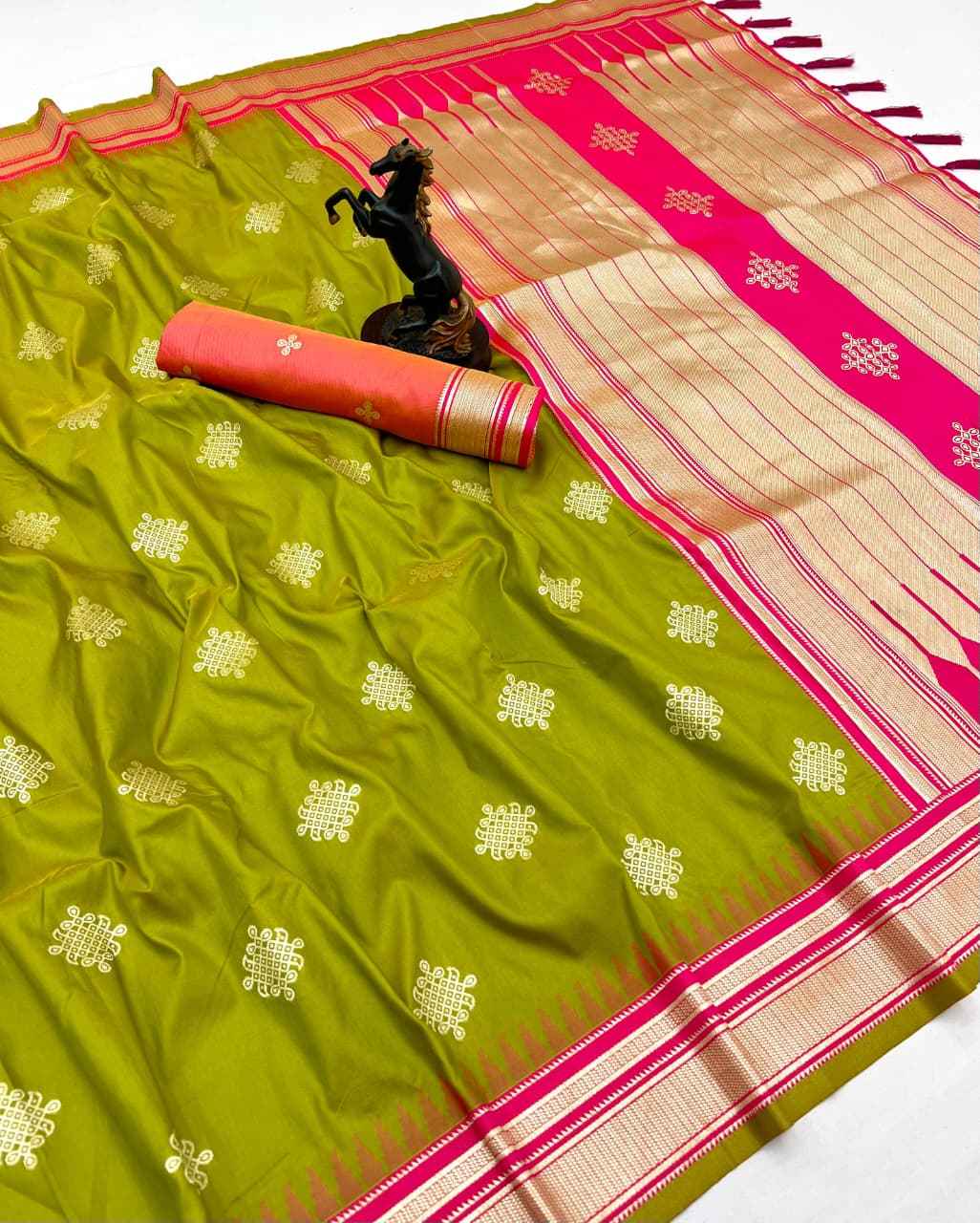 SOFT SILK TRADITONAL KOLAM STYLE ZARI WEAVING SAREE AT WHOLESALE PRICE