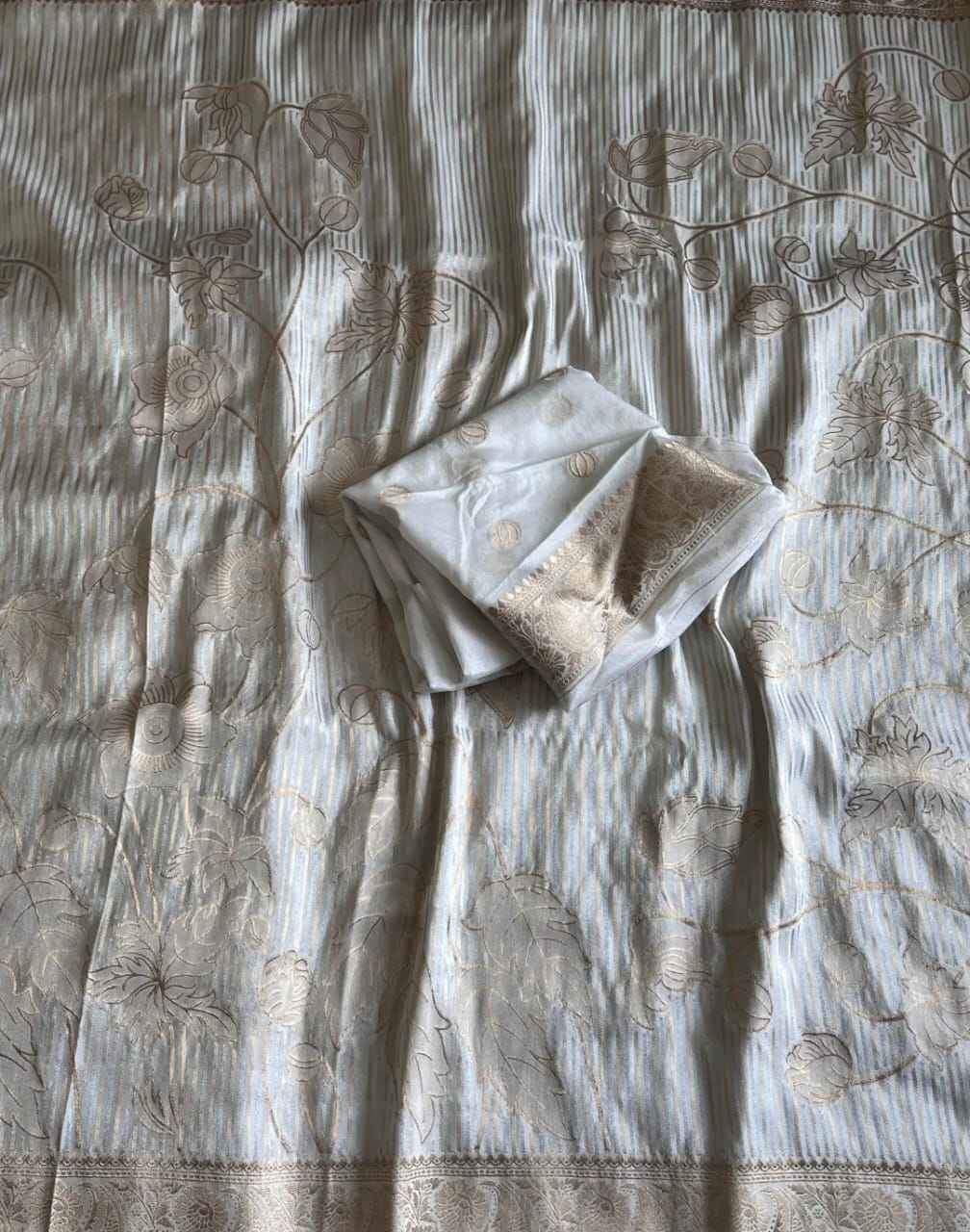 SOFT KHADI CREPE SILK FLORAL ZARI WOVEN SAREE