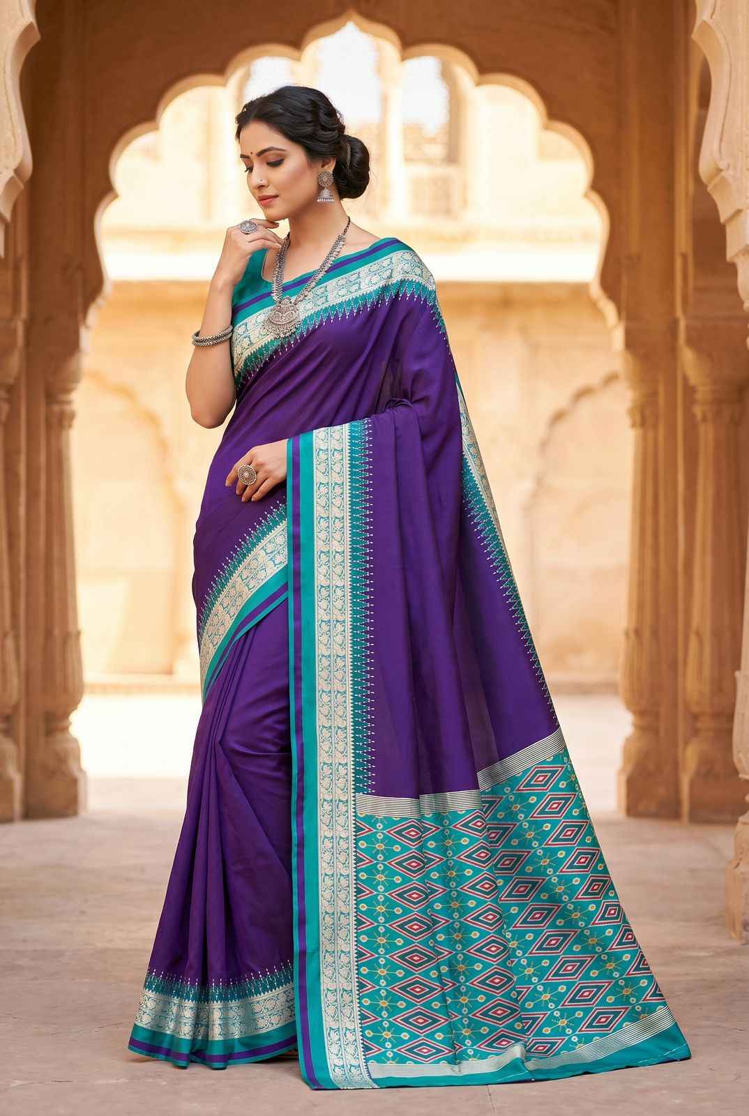 SOFT SMOOTH SILK SELF ZARI WEAVING PATOLA STYLE SAREE