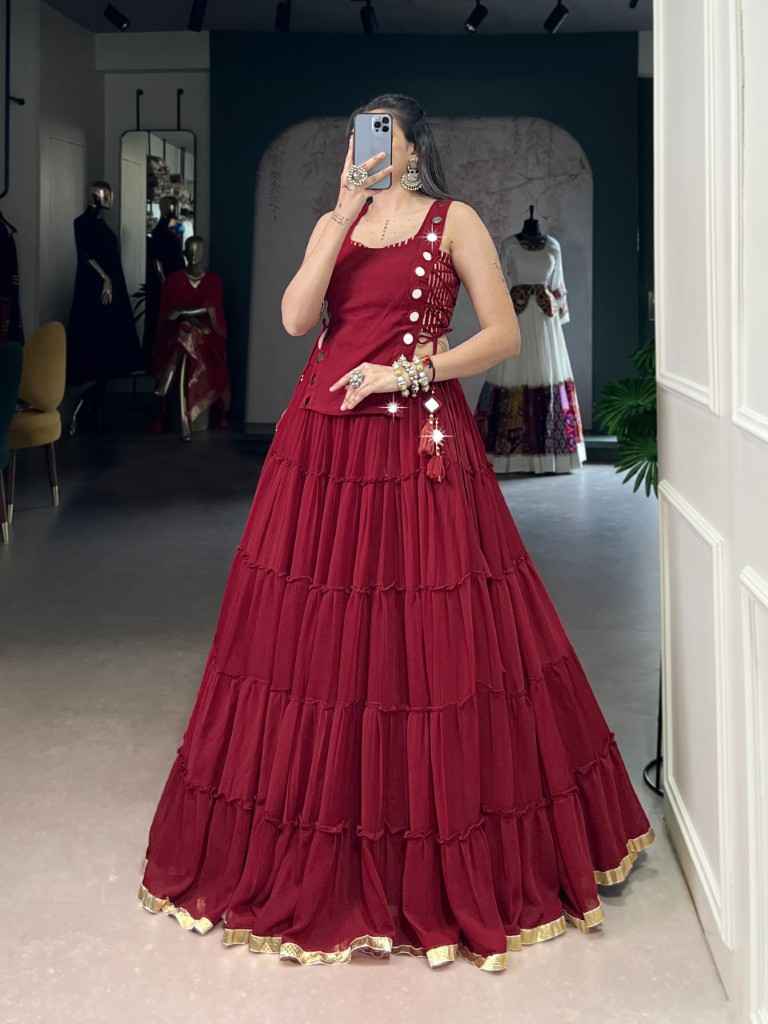 FEATHER LIGHT DESIGNER NAVRATRI LEHENGA CHOLI