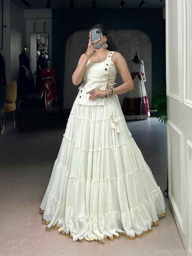 FEATHER LIGHT DESIGNER NAVRATRI LEHENGA CHOLI