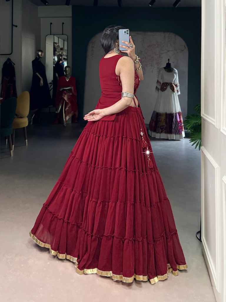 FEATHER LIGHT DESIGNER NAVRATRI LEHENGA CHOLI