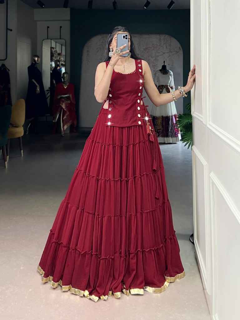 FEATHER LIGHT DESIGNER NAVRATRI LEHENGA CHOLI