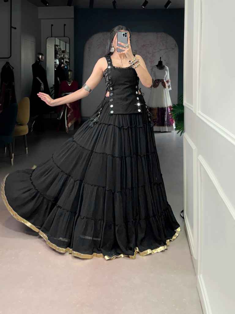 FEATHER LIGHT DESIGNER NAVRATRI LEHENGA CHOLI