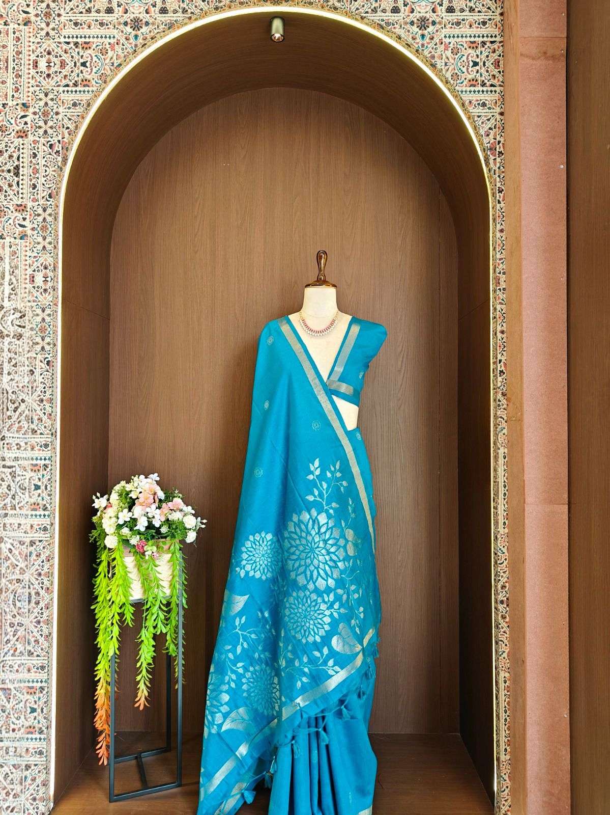 PREMIUM SOFT KHADI RAW SILK FLORAL ZARI WEAVING SAREE 