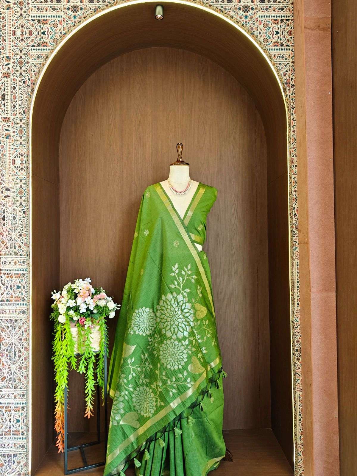 PREMIUM SOFT KHADI RAW SILK FLORAL ZARI WEAVING SAREE 