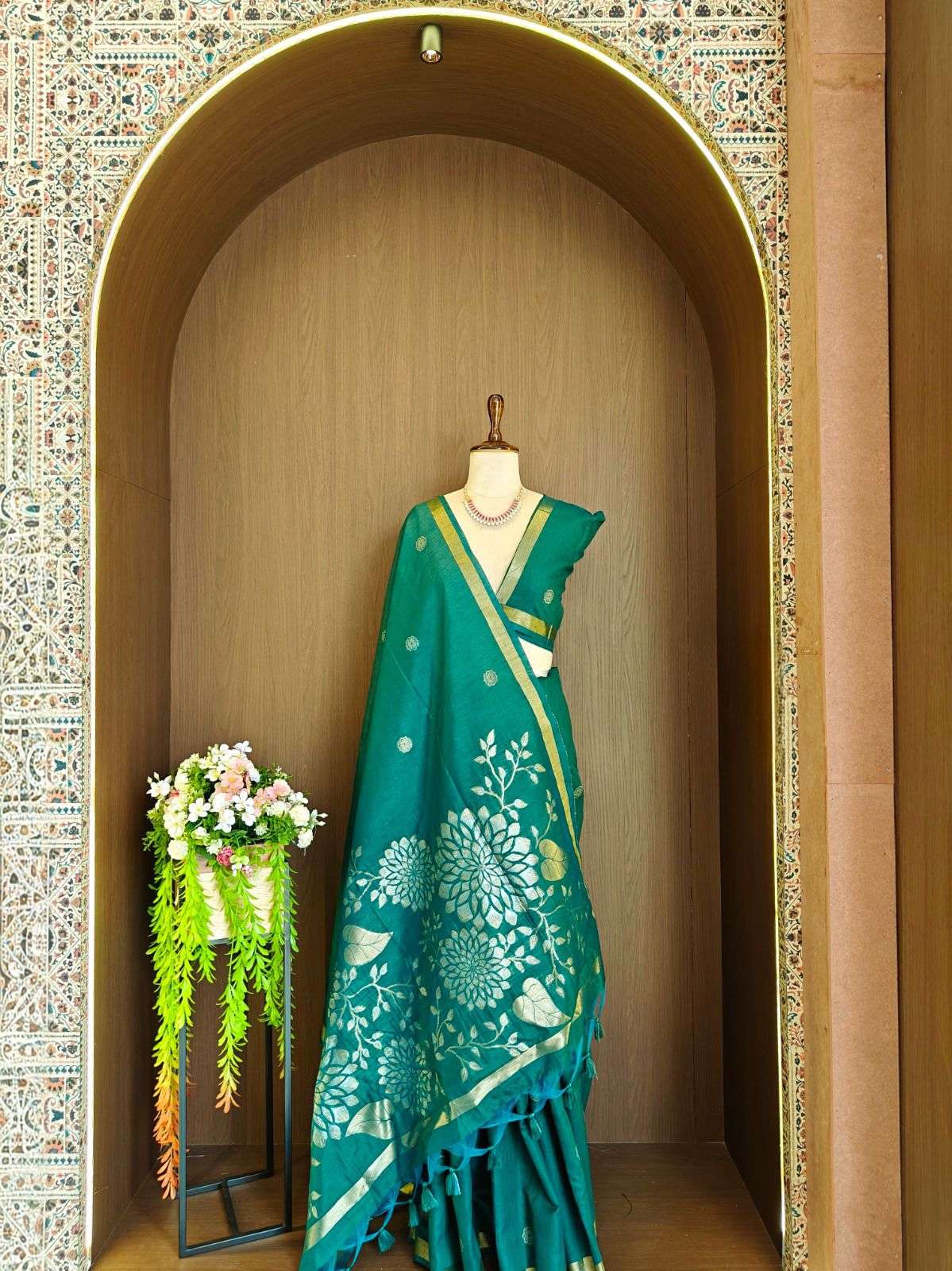 PREMIUM SOFT KHADI RAW SILK FLORAL ZARI WEAVING SAREE 