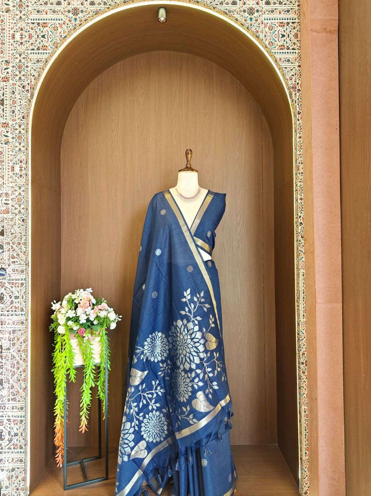 PREMIUM SOFT KHADI RAW SILK FLORAL ZARI WEAVING SAREE 