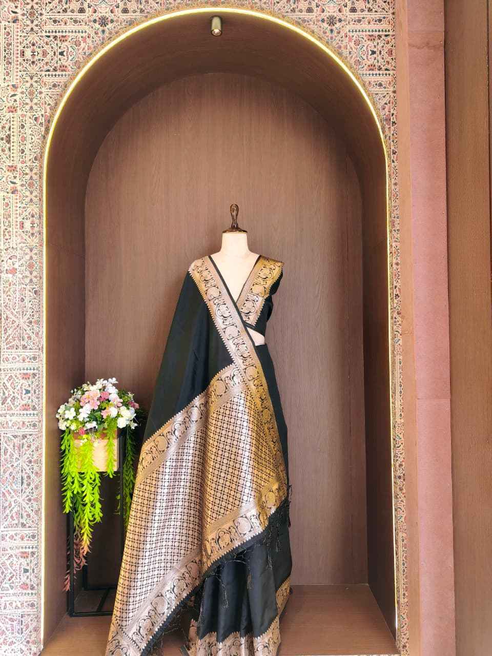 SOFT BANARASI RAW SILK ZARI WEAVING SAREE