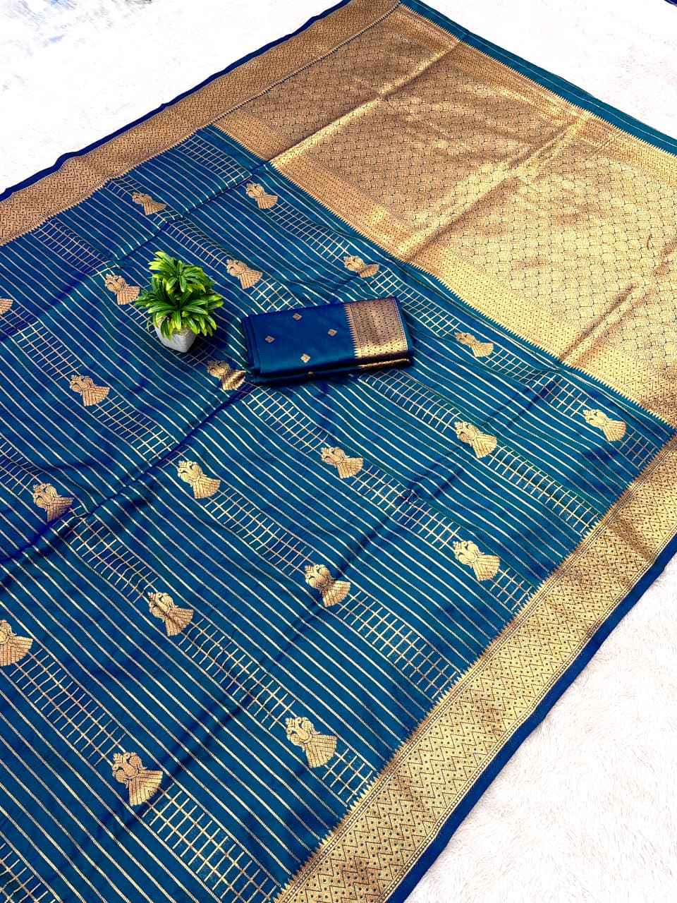 BANARASI SOFT SILK CHECKED FLORAL ZARI WEAVING SAREE